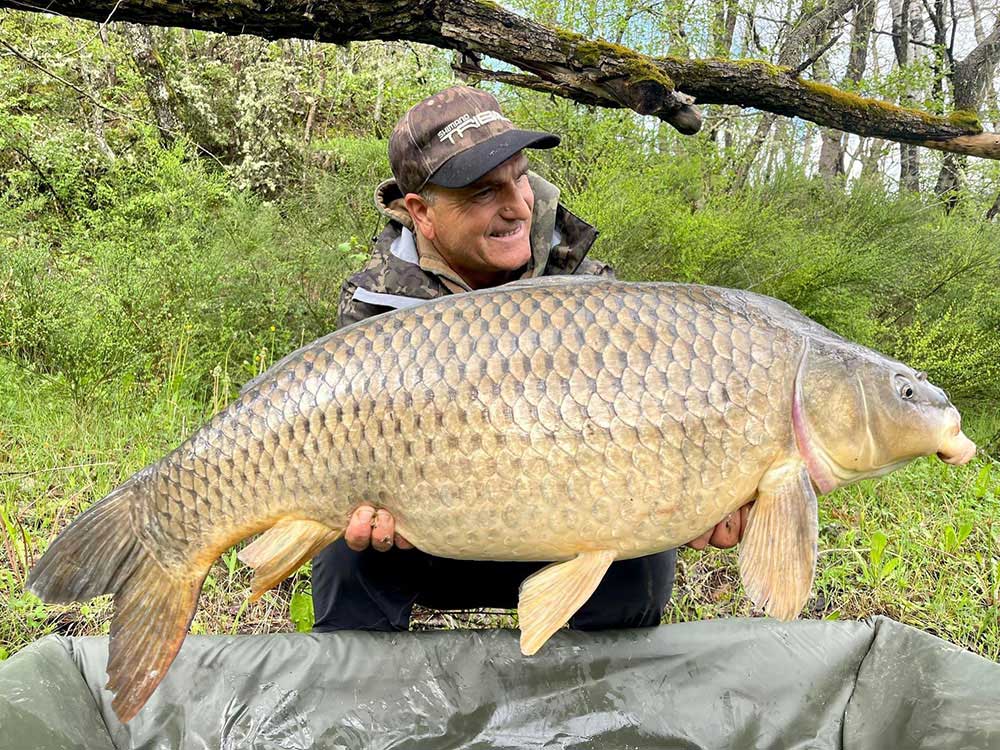 mauro pitorri  con carpa